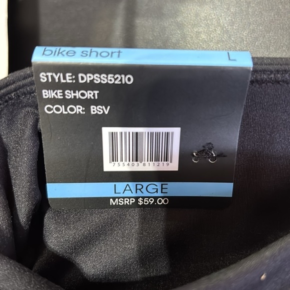 DKNY Bike Shorts, 7” inseam,hip pockets,hidden waist pocket,silver sparkle logo - Picture 7 of 8